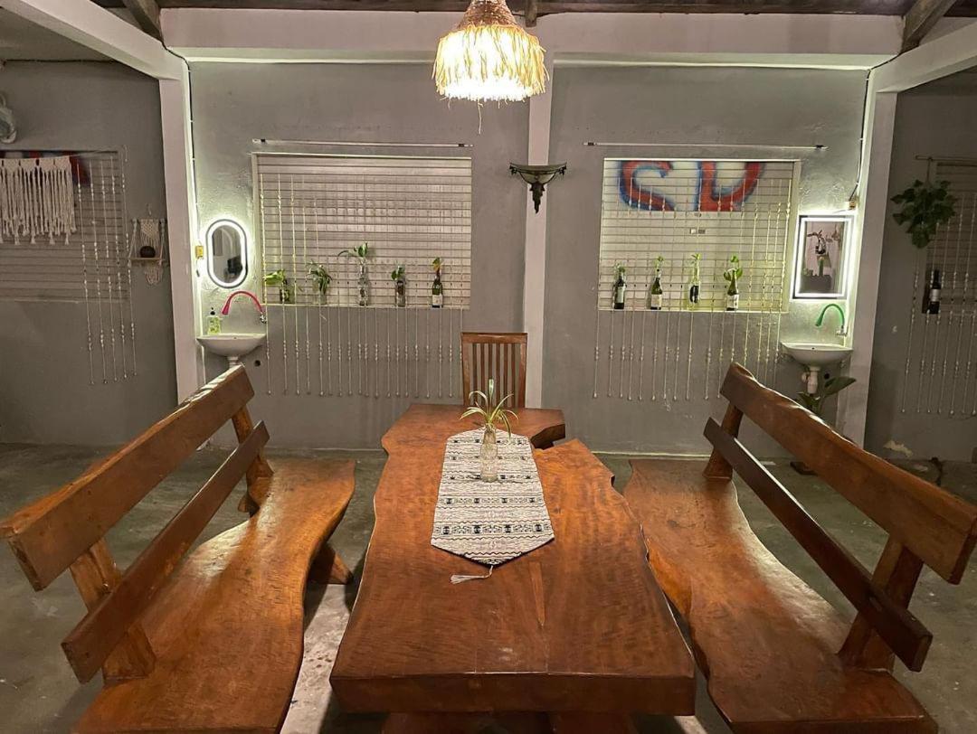 Loyal Friend Hostel קרימונג'אווה מראה חיצוני תמונה
