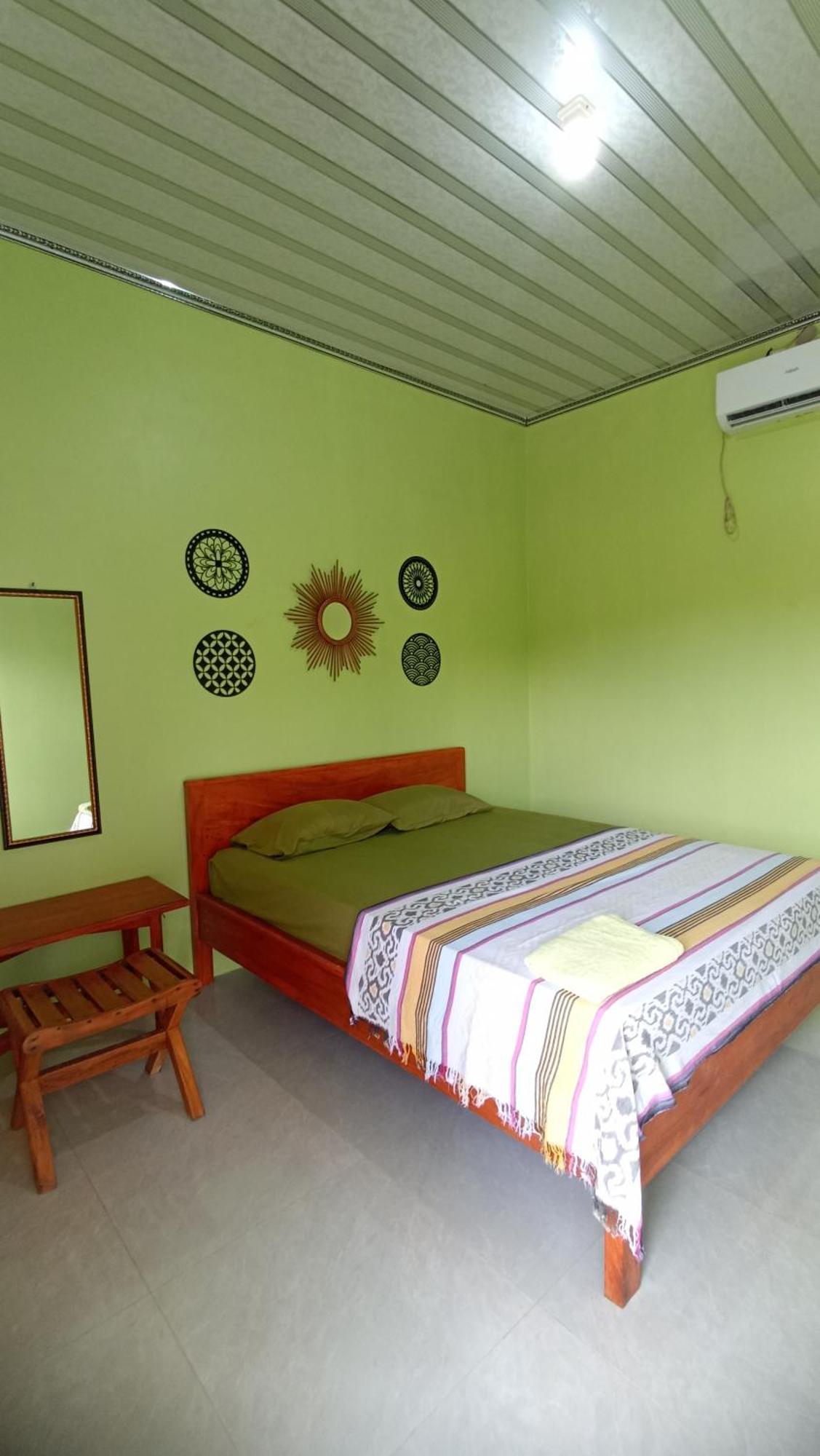 Loyal Friend Hostel קרימונג'אווה מראה חיצוני תמונה