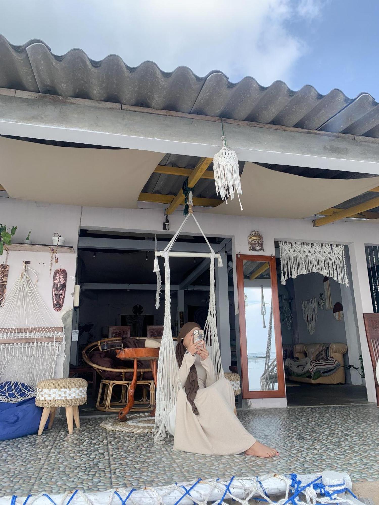 Loyal Friend Hostel קרימונג'אווה מראה חיצוני תמונה