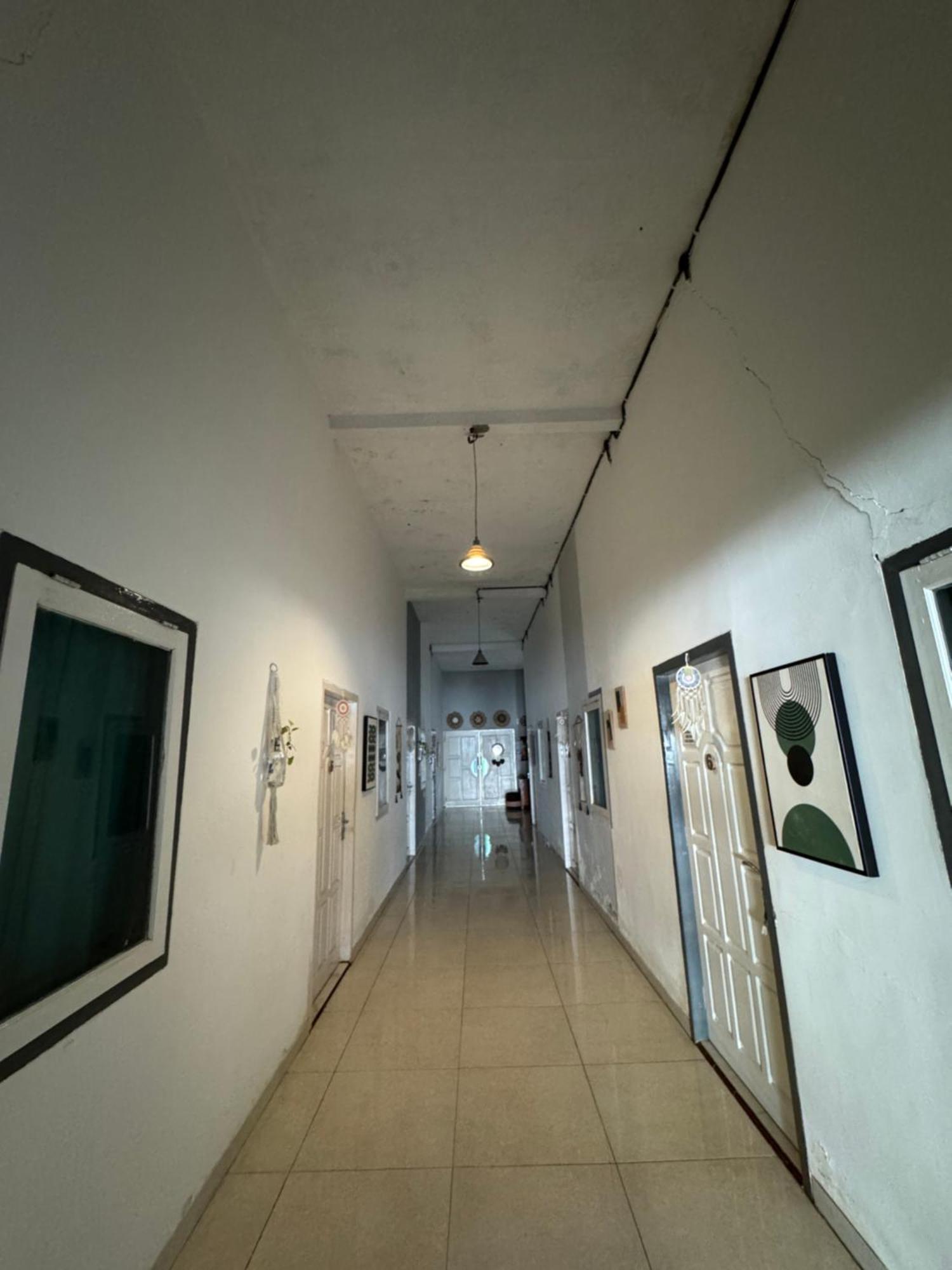 Loyal Friend Hostel קרימונג'אווה מראה חיצוני תמונה