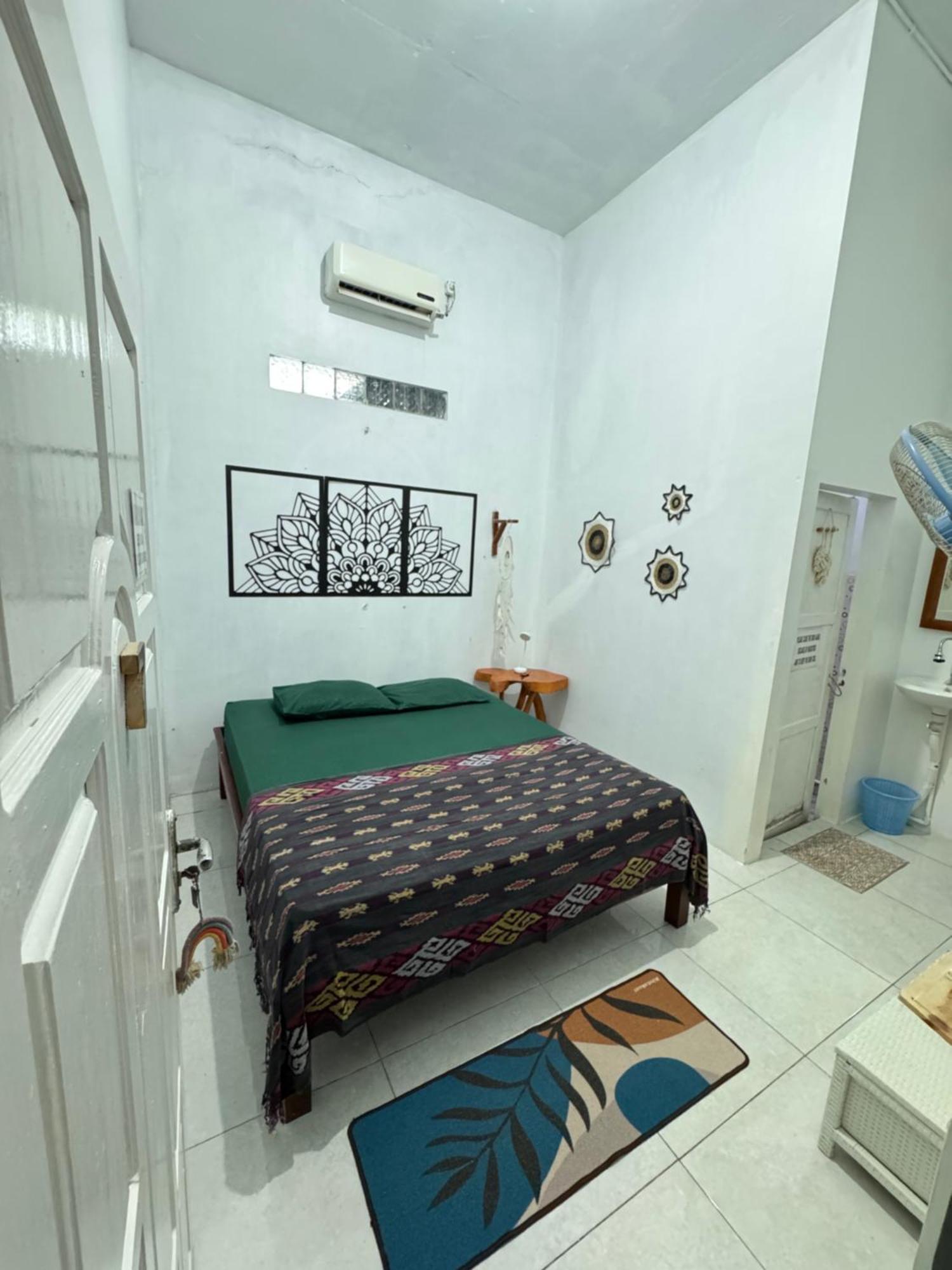 Loyal Friend Hostel קרימונג'אווה מראה חיצוני תמונה