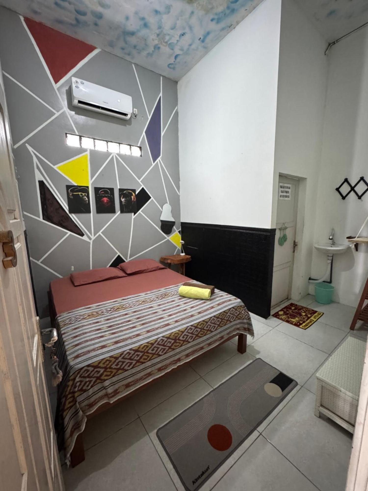 Loyal Friend Hostel קרימונג'אווה מראה חיצוני תמונה