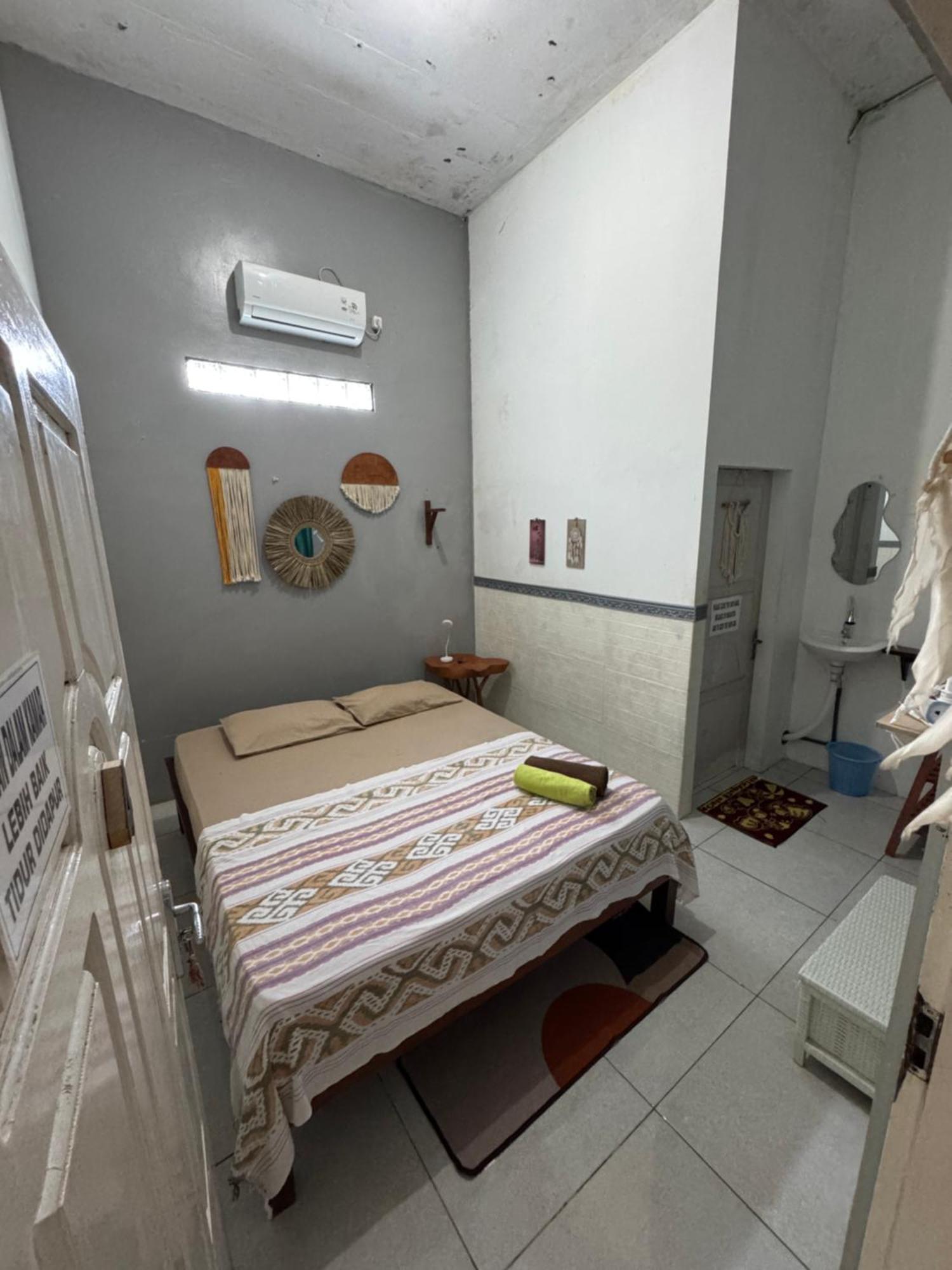 Loyal Friend Hostel קרימונג'אווה מראה חיצוני תמונה